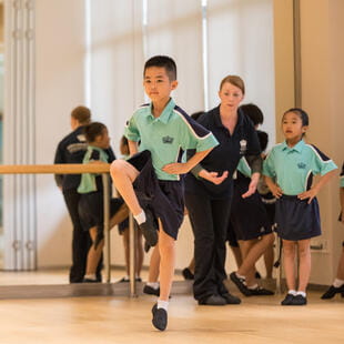 Outstanding experiences | Nord Anglia Education - 04 - Feature Cards Pattern - Creativity and Culture