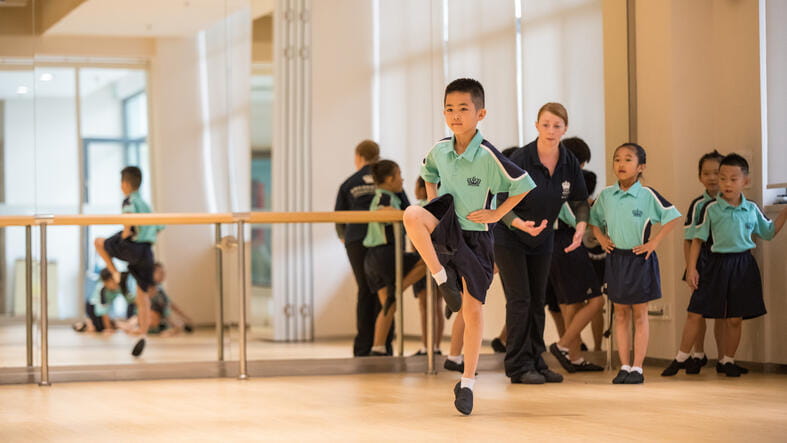 Outstanding experiences | Nord Anglia Education - 04 - Feature Cards Pattern - Creativity and Culture